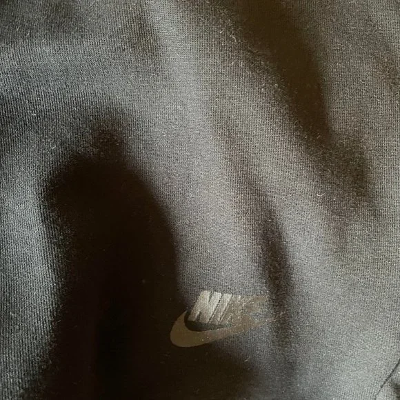 Nike Tech Wear - Picture 2 of 3